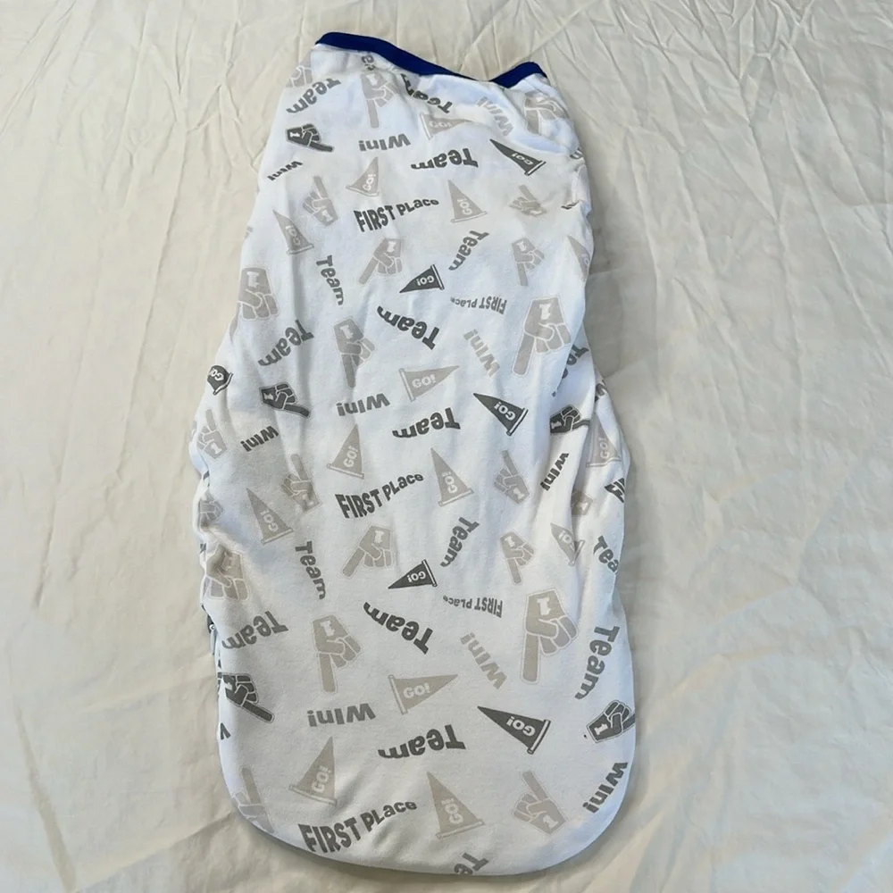 NFL New York Giants 2 piece wrap swaddle. Size 6-9 months in GREAT CONDITION.